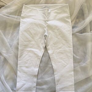 White ALO Capri Leggings with High-Waist - M